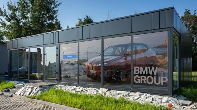 Verkaufscontainer  - BMW Racing 72m2 - 1
